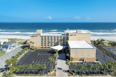 Photo 2 - Courtyard by Marriott Jacksonville Beach Oceanfront