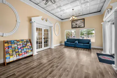 Photo 4 - Super 8 by Wyndham Metairie