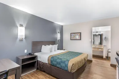 Photo 5 - Econo Lodge Inn & Suites Socorro