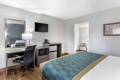 Photo 3 - Econo Lodge Inn & Suites Socorro