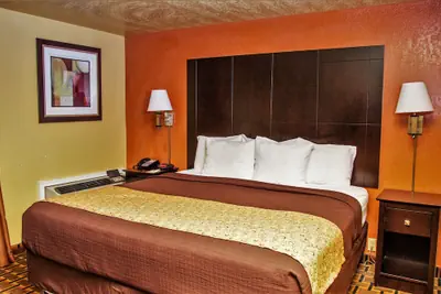 Photo 5 - Days Inn by Wyndham Joplin
