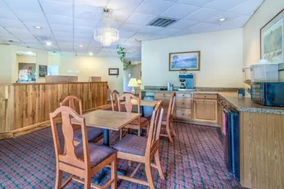 Photo 3 - Guest Inn