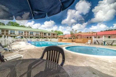 Photo 2 - Guest Inn