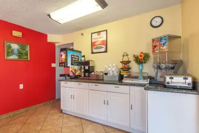 Photo 5 - Econo Lodge San Marcos University Area