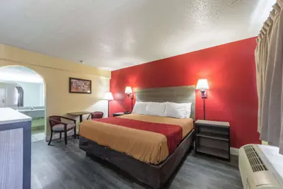 Photo 2 - Econo Lodge San Marcos University Area