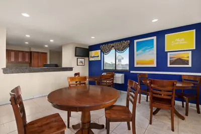 Photo 3 - Days Inn by Wyndham Orange Park/Jacksonville
