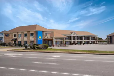 Photo 2 - Days Inn by Wyndham St. Charles IL