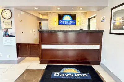Photo 4 - Days Inn by Wyndham St. Charles IL
