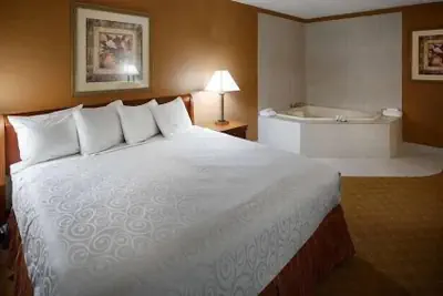 Photo 5 - Days Inn by Wyndham St. Charles IL