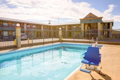 Photo 5 - Econo Lodge Temple