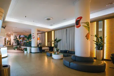 Photo 5 - Marseilles Beachfront Hotel