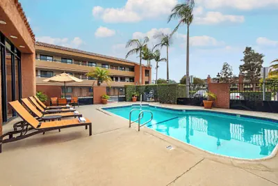 Photo 2 - Best Western Plus Redondo Beach Inn