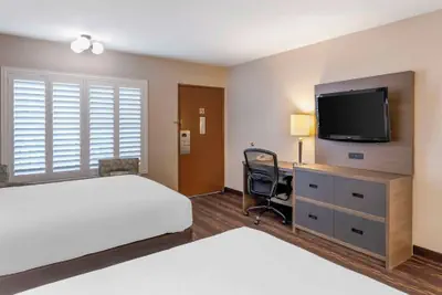 Photo 5 - Best Western Plus Stovall's Inn