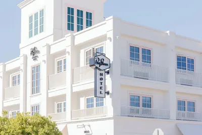 Photo 2 - Bay Shores Peninsula Hotel