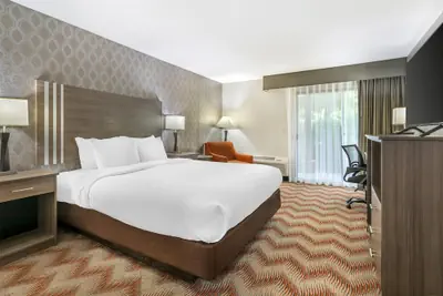Photo 2 - Best Western Plus Sonora Oaks Hotel & Conference Center
