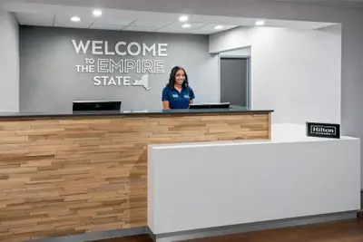 Photo 4 - Hampton Inn Buffalo-Airport / Galleria Mall