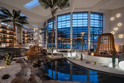 Photo 4 - Embassy Suites by Hilton Phoenix Biltmore