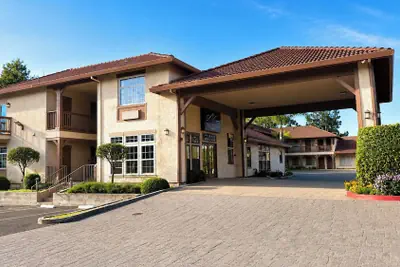 Photo 2 - Miramar Inn