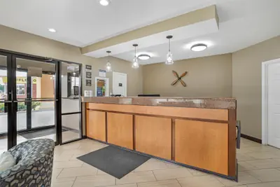 Photo 4 - Best Western Airport Inn