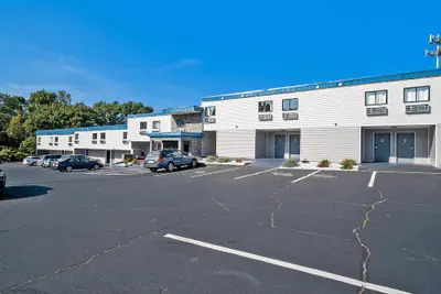 Photo 2 - Days Inn by Wyndham Moosic