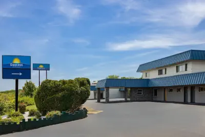 Photo 2 - Days Inn by Wyndham Moosic