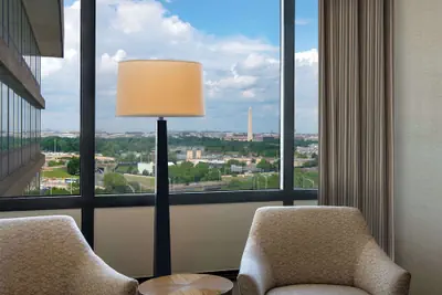 Photo 2 - DoubleTree by Hilton Washington DC - Crystal City