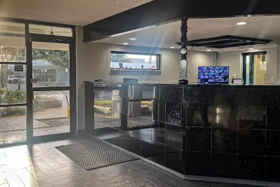 Photo 2 - Studio 6  Suites Dallas. TX - Loop 12 West