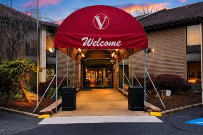 Photo 2 - The View Inn & Suites