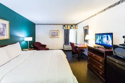 Photo 4 - The View Inn & Suites