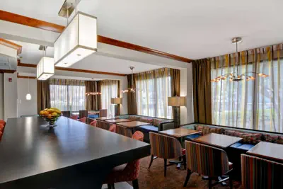 Photo 3 - Hampton Inn Memphis-Poplar