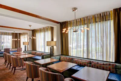 Photo 5 - Hampton Inn Memphis-Poplar