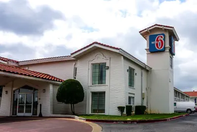 Photo 2 - Motel 6 Euless, TX - DFW West