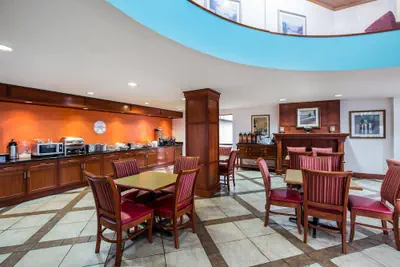 Photo 2 - Howard Johnson by Wyndham Evansville East