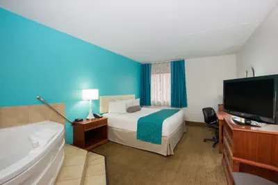 Photo 4 - Howard Johnson by Wyndham Evansville East