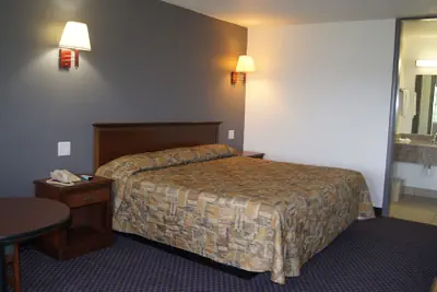 Photo 5 - Executive Inn