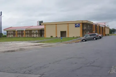 Photo 2 - Executive Inn