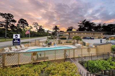 Photo 2 - Best Western Park Crest Inn