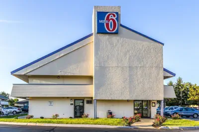 Photo 2 - Motel 6 Grove City, OH