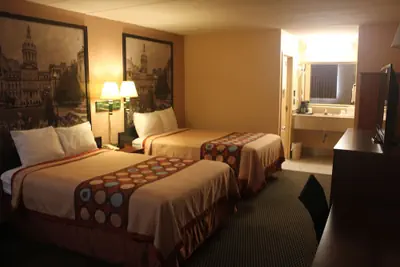 Photo 5 - Super 8 by Wyndham Laurel