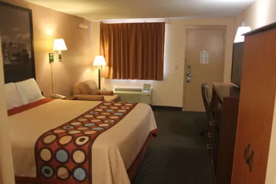 Photo 4 - Super 8 by Wyndham Laurel