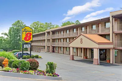Photo 2 - Super 8 by Wyndham Laurel