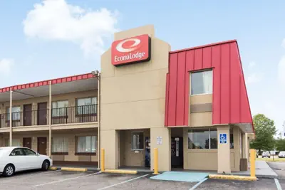 Photo 2 - Econo Lodge Virginia Beach Town Center