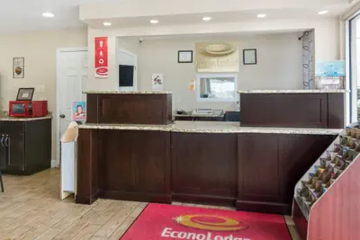 Photo 3 - Econo Lodge Virginia Beach Town Center