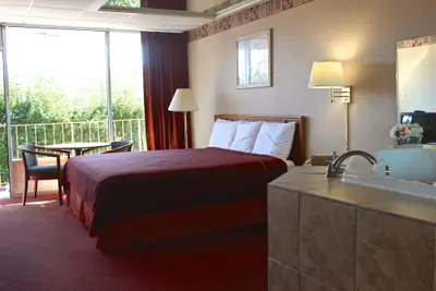 Photo 2 - Regency Inn Richmond