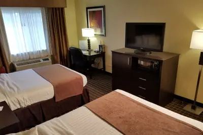 Photo 4 - Quality Inn & Suites Morgantown - University Area