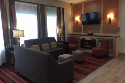 Photo 2 - Quality Inn & Suites Morgantown - University Area