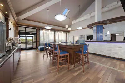 Photo 3 - Best Western Hampton Coliseum Inn