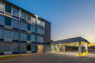 Photo 2 - Days Inn by Wyndham Cambridge