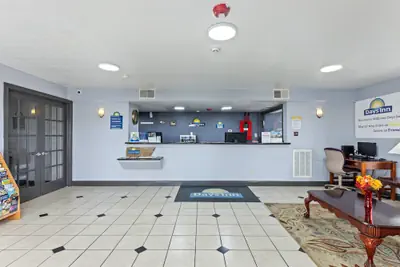 Photo 3 - Days Inn by Wyndham McKinney