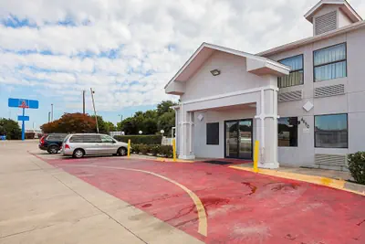 Photo 2 - Studio 6 Fort Worth, TX - Meacham